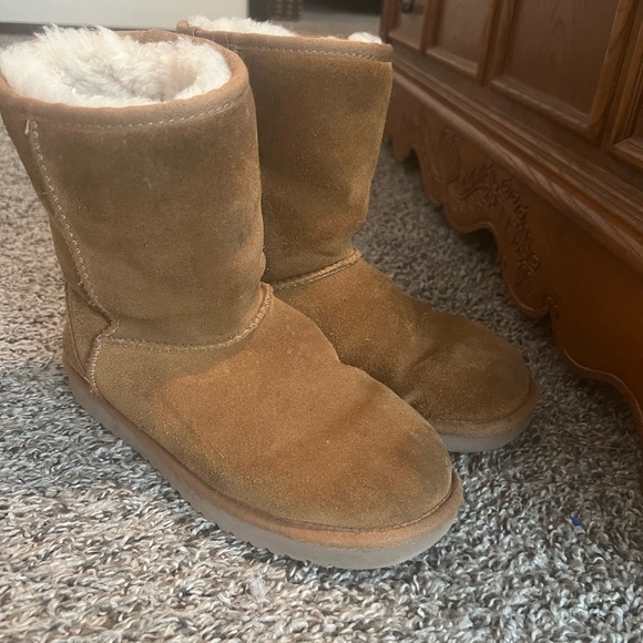 Chestnut Colored Koolaburra Uggs. 🌰 💲Accepting Offers!💲 - Picture 6 of 6